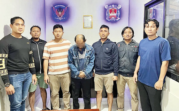 CABUL— Pelaku R yang tega mencabuli anak tetangganya ditangkap jajaran Satreskrim Polres Pasbar.