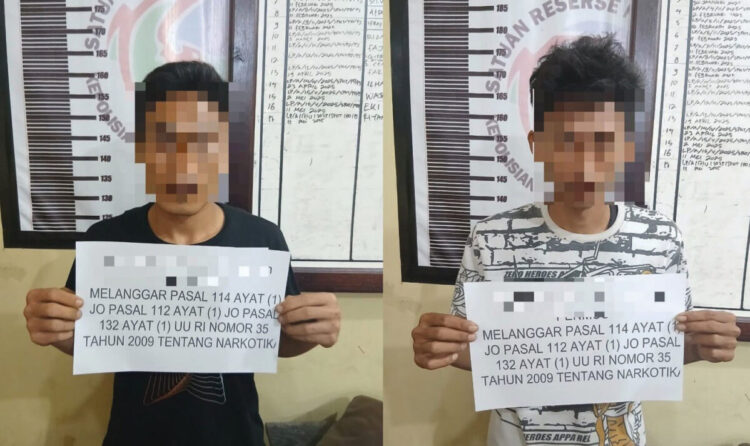 Digerebek saat Transaksi, Dua Pengedar Terciduk Bawa 11 Paket Sabu 1 SABU— Dua pengedar sabu ditangkap
Tim Satresnarkoba Polres Dharmasraya.
