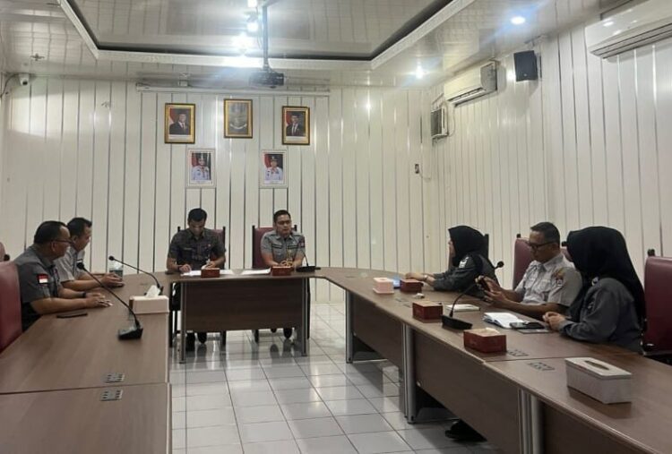Tingkatkan PAD Pajak Kendaraan Bermotor, Bapenda Sumbar Gandeng Bapenda Padang Gelar Kegiatan Berikut Ini 1 Bapenda Provinsi Sumbar melalui UPTD PPD di Padang rapat kerja bersama Bapenda Kota Padang, Kamis (12/6). Foto: Dokumentasi Bapenda Sumbar