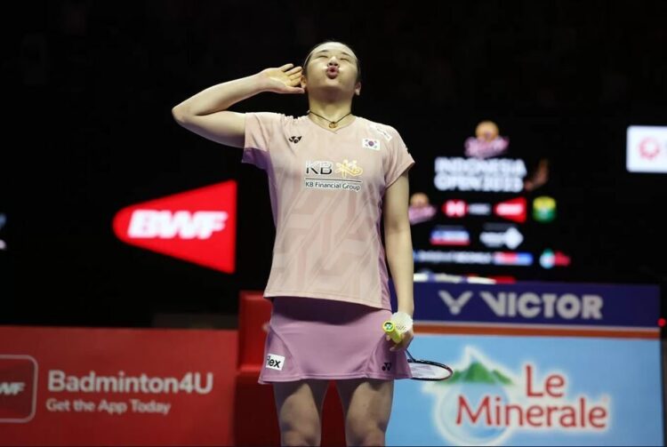 Sudah di Ambang Kekalahan, Bangkit Perlahan dan Sabet Juara Indonesia Open 2025, An Se Young Pertegas Diri sebagai Ratu Bulu Tangkis Dunia! 1 SELEBRASI— Selebrasi An Se Young usai menang saat menghadapi Tunggal putri China Wang Zhi Yi pada babak final Indonesia Open 2025 di Istora Senayan, Gelora Bung Karno, Jakarta, Minggu (8/6).