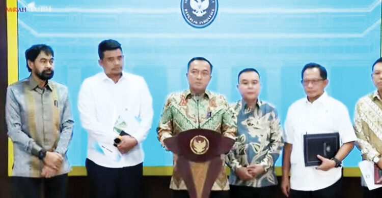 Presiden Prabowo Putuskan 4 Pulau yang Bersengketa Resmi Milik Provinsi Aceh 1 KONFERENSI PERS— Menteri Sekretaris Negara (Mensesneg) Prasetyo Hadi menggelar konferensi pers terkait polemik empat pulau bersama Gubernur Aceh Muzakir Manaf dan Gubernur Sumut Bobby Nasution, di Kompleks Istana Kepresidenan, Jakarta, Selasa (17/6).