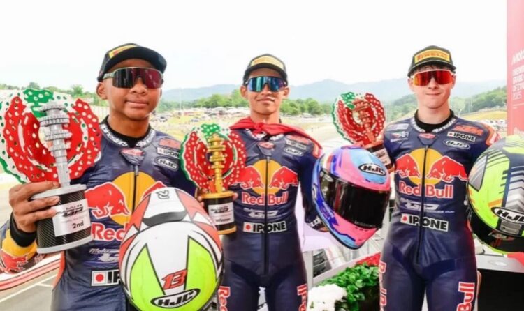 JUARA— Pembalap Indonesia, Veda Ega sukses menjuarai Red Bull Rookies Cup 2025 di Sirkuit Mugello secara back to back pada akhir pekan.