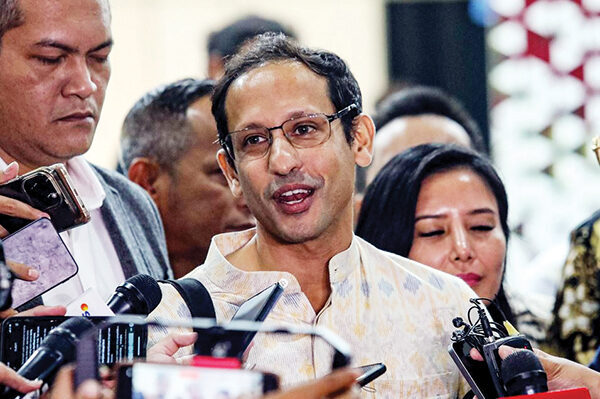 Tersangkut Kasus Pengadaan Laptop Chromebook, Nadiem Makarim Tidak Bisa ke Luar Negeri Selama 6 Bulan 1 DIPERIKSA— Mantan Mendikbudristek Nadiem Makarim usai diperiksa Kejaksaan Agung, Jakarta, Senin (23/6).