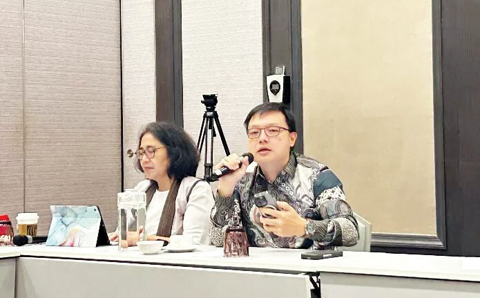 Pemerintah Siapkan Program Pemberdayaan Bagi PMI Terdampak Konflik Israel-Iran 1 BERI KETERANGAN— Deputi Bidang Koordinasi Pemberdayaan Ekonomi Masyarakat dan Perlindungan Pekerja Migran, Kementerian Koordinator Bidang Pemberdayaan Masyarakat (Kemenko PM) Leontinus Alpha Edison.