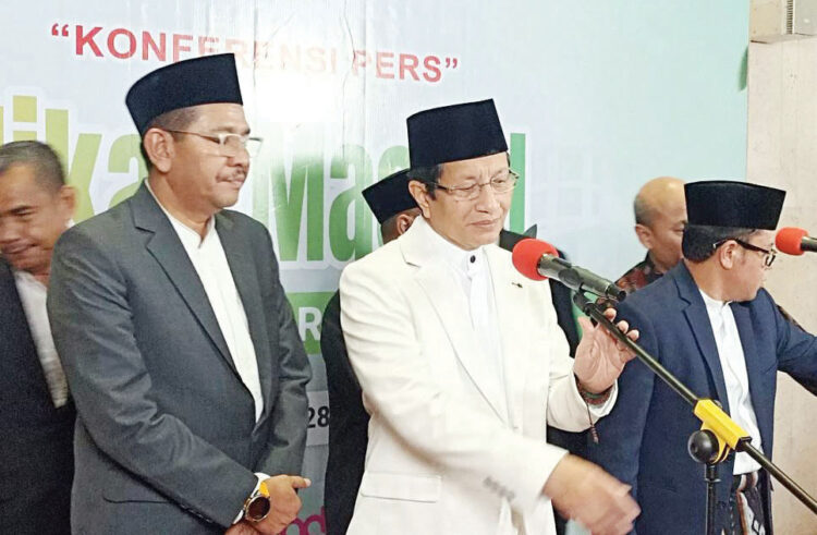 Fasilitasi Pernikahan WNI di Berbagai Negara, Kemenag Segera Buka Layanan KUA di Kedutaan-Kedutaan Besar 1 KONFERENSI PERS— Menteri Agama (Menag) Nasaruddin Umar (tengah) di sela pelaksanaan Nikah Massal menyambut Tahun Baru Muharram di Masjid Istiqlal (28/6).