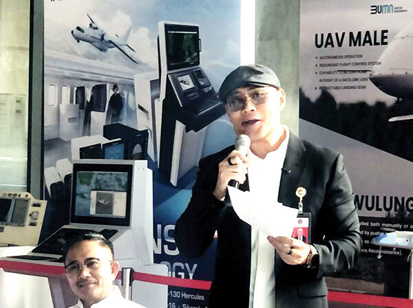 Harta Kekayaan Stafsus Menhan Deddy Corbuzier Nyaris Rp 1 Triliun 1 BERI KETERANGAN— Stafsus Menhan Deddy Corbuzier menyampaikan keterangan.