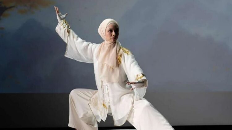 Hadiah Rolex untuk Timnas Jadi Sorotan, Lindswell Kwok Soroti Ketidakadilan dalam Olahraga Indonesia 1 KELUHAN— Atlet wushu terbaik Indonesia, Lindswell Kwok, mengeluhkan langkah pemerintah yang memberikan jam tangan mewah kepada seluruh pemain timnas usai menang 1-0 kontra Tiongkok di Stadion Gelora Bung Karno, Kamis (5/6).