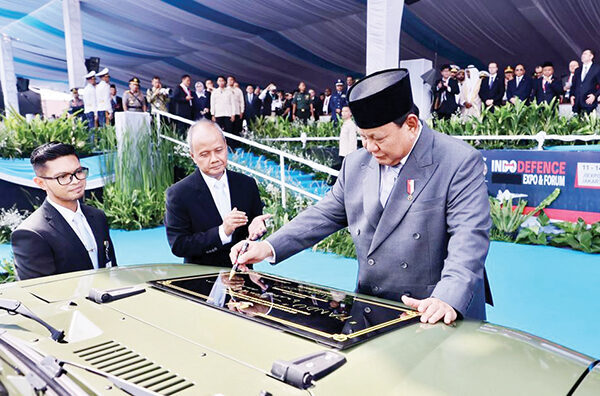 Presiden Prabowo Resmikan Maung MV3 EV Pandu, Varian Baru Rantis Buatan PT Pindad 1 PERESMIAN— Presiden Prabowo Subianto meresmikan Maung MV3 EV Pandu di sela-sela pembukaan Indo Defence 2024 pada Rabu (11/6).