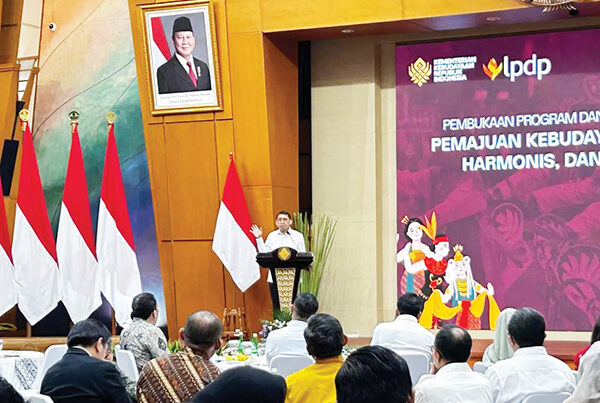 Ditargetkan Selesai Juli 2025, Fadli Zon Pastikan Anggaran Penulisan Ulang Sejarah Indonesia Rp 9 Miliar Sudah Terealisasi 1 LAUNCHING— Menteri Kebudayaan Fadli Zon saat acara peluncuran Dana Indonesiana, Senin (5/5).