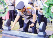 Menjelang Peringatan Hari Bhayangkara ke-79 pada 1 Juli, Kapolri Ziarah ke Makam Jenderal Hoegeng