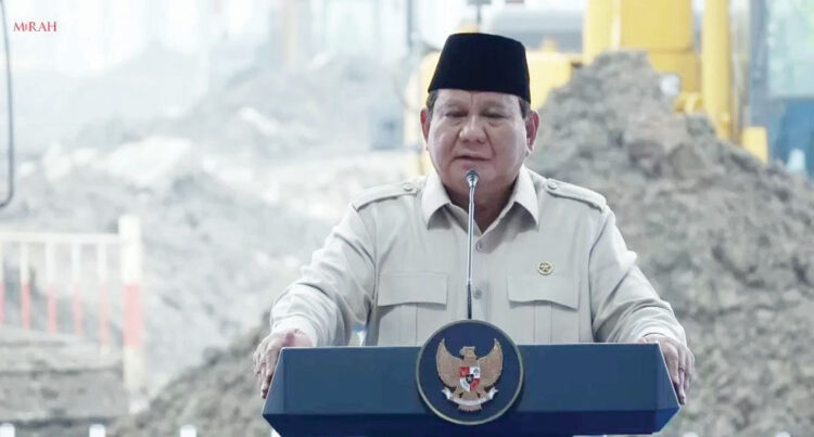 Berjasa dalam Pembangunan Bangsa, Presiden Prabowo Minta Masyarakat Hormati Jokowi 1 PERESMIAN— Presiden Prabowo Subianto saat meresmikan proyek Groundbreaking Ekosistem Kendaraan Listrik Terintegrasi di Karawang, Jawa Barat, Minggu (29/6).