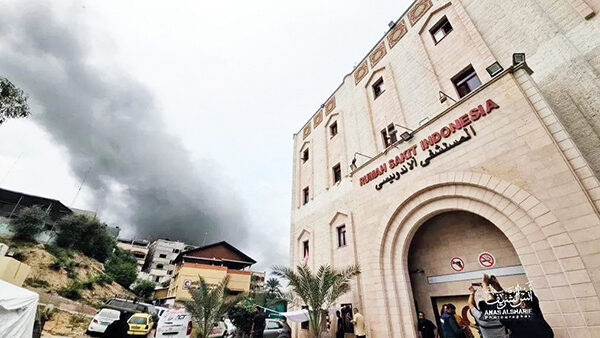 Israel Serang RS Indonesia di Gaza, DPR Desak Pemerintah Minta PBB Bentuk Tim Investigasi Internasional Independen 1 DIBAKAR— Pasukan Israel membakar Rumah Sakit Indonesia yang terletak di Gaza Utara, di Jabalia.