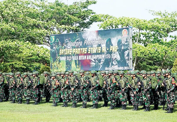 TNI AD Buka Rekrutmen Besar-Besaran, Akan Tambah 24 Ribu Prajurit Tahun Ini 1 PRAJURIT TNI— Ratusan prajurit TNI AD dari Yonif 312/Kala Hitam Brigif/Kujang II siap bertugas di Indonesia-Papua Nugini.