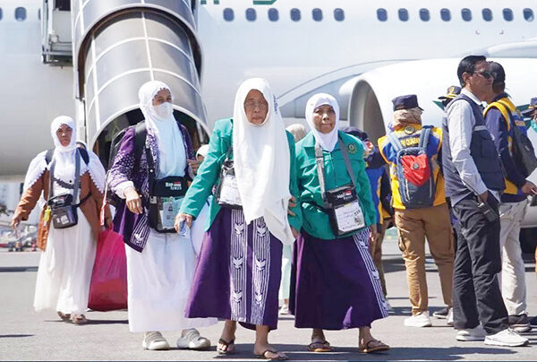 Evaluasi Pelaksanaan Haji 2025, Puan Buka Opsi DPR Bentuk Pansus 1 ILUSTRASI— Para jamaah haji ketika mendarat di Bandara usai melaksanakan ibadah haji.