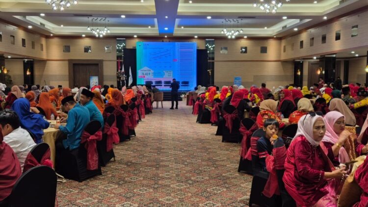 Gerak Cepat Sumbar Sejahtera, Tingkatkan Produksi dan Akses Pemasaran Produk IKM Melalui Program Galeh Babelok 1 Gubernur Sumbar, Mahyeldi Ansharullah menghadiri pertemuan dengan Pengusaha dan Perantau Minang Provinsi Riau di Kota Pekanbaru (11/6).