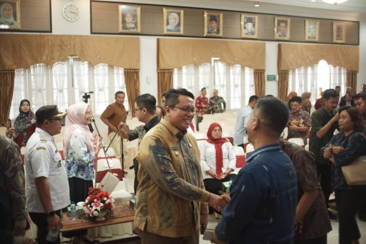 65 Koperasi Merah Putih Sudah Terbentuk di Tanah Datar 1 PEMBENTUKAN KOPERASI MERAH PUTIH— Wabup Tanahdatar Ahmad Fadly mengikuti Forum Dialog Nasional Percepatan Pembentukan Koperasi Merah Putih, Kamis (29/5) lalu di Auditorium Gubernur Provinsi Sumatera Barat.