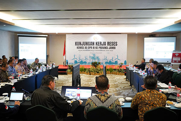 Tegaskan Komitmen Listrik Andal dan Merata di Sumatera, PLN Paparkan Kondisi Kelistrikan dalam Forum Reses Komisi XII DPR RI di Jambi 1 reses--Komisi XII DPR RImelaksanakan kunjungan kerja reses ke Provinsi Jambi pada Rabu malam (18/6).