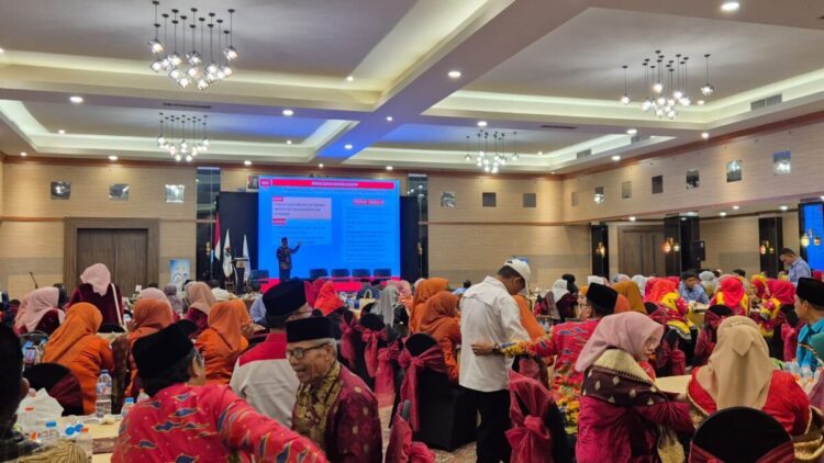 Gubernur Sumbar, Mahyeldi Ansharullah menghadiri pertemuan dengan Pengusaha dan Perantau Minang Provinsi Riau di Kota Pekanbaru (11/6).