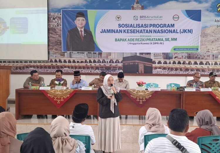SOSIALISASI— Anggota DPR RI Ade Rizki Pratama menghadiri sosialisasi program JKN di Kabupaten Limapuluh Kota.