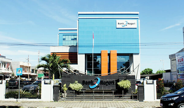 Bank Nagari Ingatkan Bahaya Klik Gambar WhatsApp dan Modus Baru Penipuan Online 1 PENIPUAN ONLINE— Bank Nagari tak bosan mengingatkan kepada masyarakat, khususnya para nasabah, untuk berhati-hati terhadap kejahatan digital perbankan. Terbaru, nasabah dan masyarakat umum diminta untuk tidak sembarangan mengklik gambar yang dikirim melalui aplikasi seperti pesan instan WhatsApp, terutama dari nomor yang tidak dikenal.