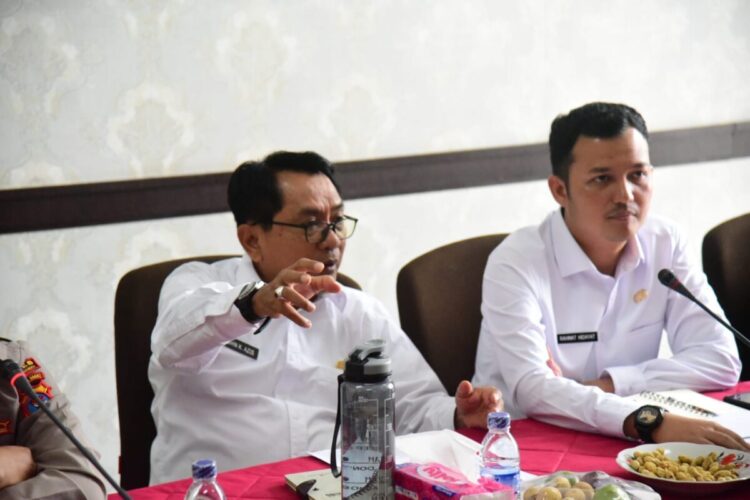 Bupati Padangpariaman John Kenedi Aziz bersama 
Wakil Bupati Rahmat Hidayat