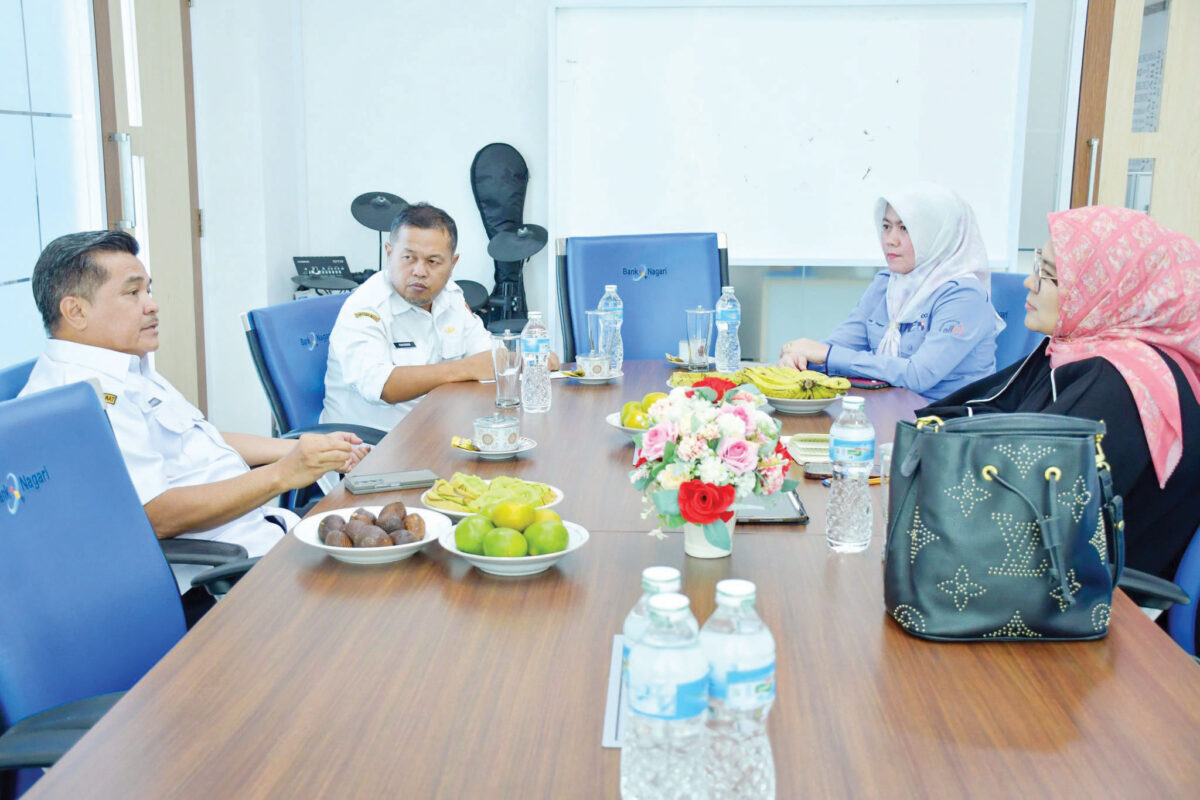 Bupati Agam Jadi Narasumber Disertasi Doktor Shanty Dewi Fauzy Tekankan Peran Strategis Bank Nagari