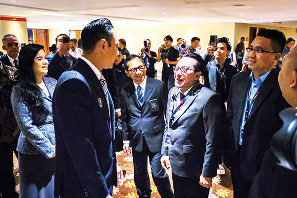 Ikuti Konferensi ICI Kementerian IPK, Bupati Tanah Datar Dorong Kolaborasi Pusat-Daerah untuk Pembangunan 1 KONFERENSI ICI— Bupati Tanah Datar Eka Putra mengikuti konferensi ICI yang digelar oleh Kementerian IPK RI dari tanggal 11-12 Juni 2025.