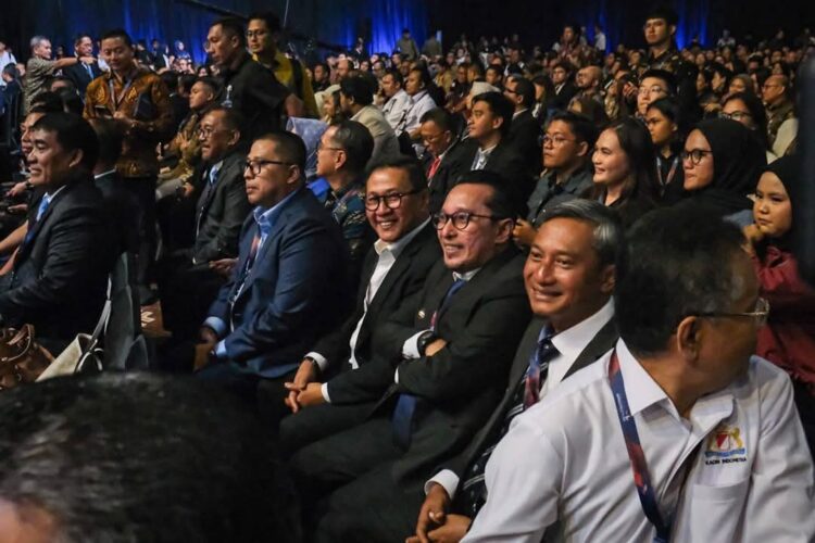 KONFERENSI ICI— Bupati Tanahdatar Eka Putra bersama tamu undangan, menghadiri Konferensi International Conference on Infrastructure (ICI) 2025, Kamis (12/6) di JCC Senayan Jakarta.