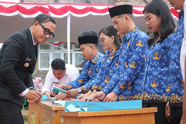 Bupati Lantik Pegawai PPPK Formasi 2024 Tahap I 1 Bupati Lantik Pegawai PPPK Formasi 2024 Tahap