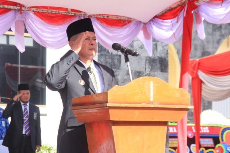 Pimpin Upacara Hari Lahir Pancasila, Bupati Pasaman Tegaskan Komitmen di Tengah Semangat Kebhinekaan dan Nilai Luhur Pancasila 1 PERINGATAN HARLAH PANCASILA— Bupati Pasaman Wely Suheri, memimpin langsung upacara peringatan Hari Lahir Pancasila yang digelar di halaman Kantor Bupati Pasaman, Senin (2/6).