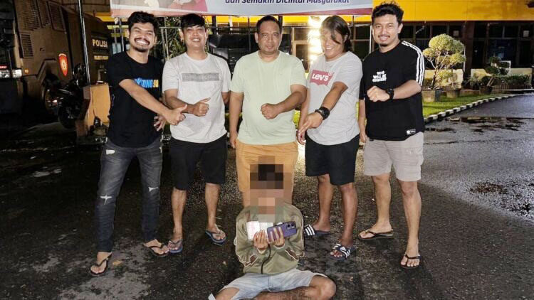 Pria asal Padangpariaman Embat Tas Pengunjung Pasar Raya 1 CURI TAS—Pelaku J (35) yang mencuri tas di Pasar Raya Padang ditangkap Tim Klewang Polresta Padang.