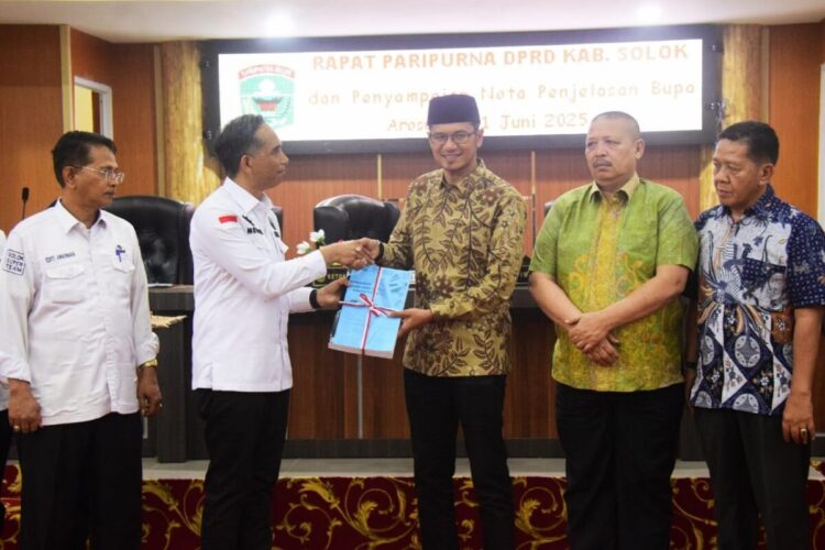 DPRD Solok Gelar Paripurna, Sampaikan Rekomendasi PAD Serta Nota Pengantar Ranperda 1 REKOMENDASI—Penyampaian Rekomendasi Pendapatan Asli Daerah (PAD) serta Nota Pengantar Rancangan Peraturan Daerah (Ranperda) tentang Pertanggungjawaban Pelaksanaan Anggaran Pendapatan dan Belanja Daerah (APBD) Tahun Anggaran 2024.