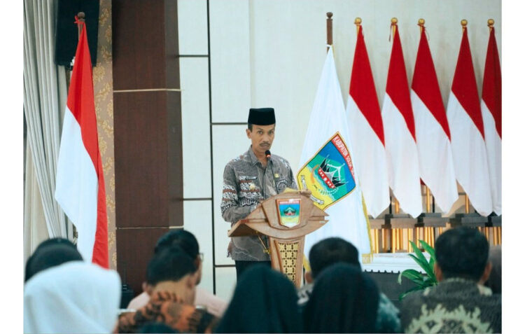 Tingkatkan Kualitas Pendidikan dengan Literasi dan Numerasi 1 SAMBUTAN—Wakil Bupati Solok Selatan H. Yulian Efi berikan sambutan saat pembukaan Workshop Literasi, Numerasi dan Karakter Pada Peserta Didik Kabupaten Solok Selatan Tahun 2025 di Aula Sarantau Sasurambi Kantor Bupati Solok Selatan, Kamis (19/6).