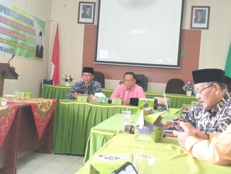 Kemenag Fasilitasi Kegiatan FGD, Deteksi Dini Konflik Sosial Berdimensi Keagamaan 1 SAMBUTAN— Kepala Kemenag Sawahlunto Dedi Wandra berikan sambutannya saat pembukaan rapat kemarin.