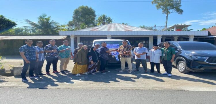 BRI Kantor Cabang Simpang Empat Serahkan Langsung Hadiah Mobil ke Rumah Nasabah 1 IMG 20250605 WA0002