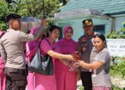 Rangkaian HUT Bhayangkara ke-79, Kapolres Mentawai Bersama Bhayangkari Serahkan Bansos