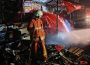 5 Lapak PKL Pasar Atas Hangus Terbakar