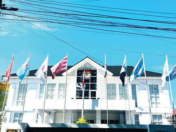 KPU Sumbar Umumkan 57 CPNS Lulus Seleksi Formasi 2024 1 ILUSTRASI— Kantor KPU Provinsi Sumatera Barat.