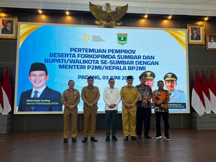 Menteri P2MI Dorong Angkatan Kerja Sumbar ke Luar Negeri 1 SILATURAHMI—Menteri Perlindungan Pekerja Migran (P2MI)/Kepala BP2MI RI Abdul Kadir Karding, saat silaturrahim dengan Gubernur dan Wakil Gubernur Sumbar serta jajaran Kepala Daerah Kabupaten/Kota se-Sumbar di Auditorium Istana Gubernur Sumbar, Selasa (3/6).