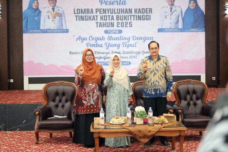 Cegah Stunting Sejak Dini, Pemko Bukittinggi Dorong Edukasi PMBA Lewat Lomba Kader 1 LOMBA PENYULUHAN KADER— Pemko Bukittinggi gelar Lomba Penyuluhan Kader Tingkat Kota Tahun 2025 sebagai bagian dari upaya meningkatkan peran kader dalam pencegahan stunting di kalangan anak-anak. Kegiatan ini berlangsung di Pendopo Rumah Dinas Wali Kota, Kamis (19/6).