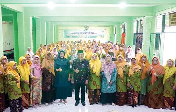 Seminar Ketahanan Pangan Peringati Milad ke-108 Aisyiyah, Maigus Nasir Puji Gerakan Lumbung Hidup Aisyiyah 1 MILAD 108 AISYIYAH— Wakil Wali Kota Padang, Maigus Nasir, menghadiri Seminar Literasi Ketahanan Pangan yang digelar memperingati Milad Aisyiyah ke-108, di Aula Kantor Pimpinan Wilayah (PW) Aisyiyah Sumbar pada Sabtu (21/6).
