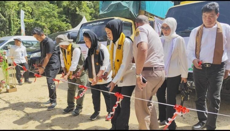 Perkuat Ekspor, Komisi IV DPR RI Dorong Kolaborasi Kemenhut dengan Barantin 1 PELEPASAN BAHAN BAKU EKSPOR— Pelepasan Bahan Baku Ekspor Kopi di Lembah Harau, Kota Limapuluh Koto, yang merupakan salah satu kegiatan Kunjungan Kerja masa Reses Komisi IV DPR RI pada Sabtu, (21/6).