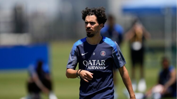 Incar Juara Piala Dunia Antarklub, PSG Ingin Sapu Bersih Semua Gelar 1 PIALA DUNIA ANTARKLUB— Gelandang Paris Saint-Germain asal Portugal, Vitinha, saat mengikuti sesi latihan PSG dalam ajang Piala Dunia Antarklub 2025, di University of California, Irvine, Amerika Serikat, Minggu (15/6).