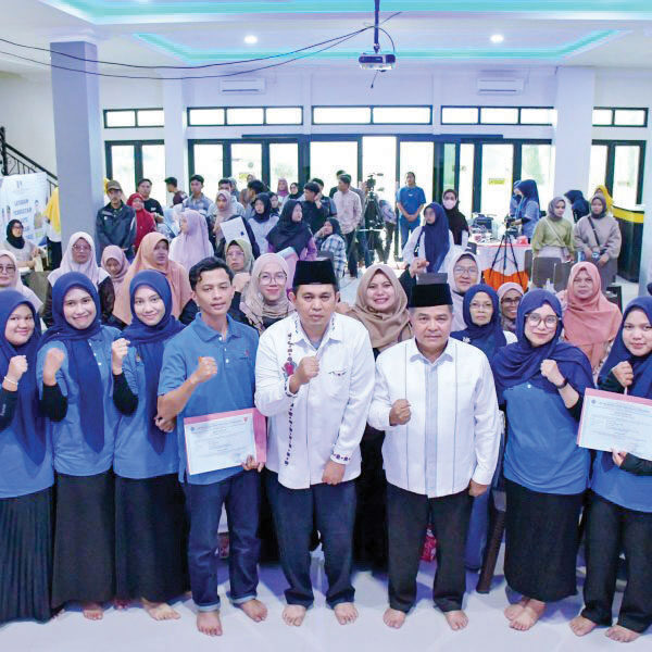 Pelatihan Digital Marketing, Cetak 1000 Entrepreneur Muda Baru 1 PELATIHAN BERBASIS KOMPETENSI— Pemerintah Kabupaten Agam secara resmi menutup pelatihan berbasis kompetensi sub kejuruan digital marketing yang digelar di Surau Ka’bah Inyiak Tuah Islami Center, Nagari Panampuang, Kecamatan Ampek Angkek, Sabtu (28/6).