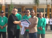 Untuk Keluarga Miskin dan Stunting, Pemkab Pasbar Serahkan Kunci Rumah Bantuan CSR PT. Agrowiratama