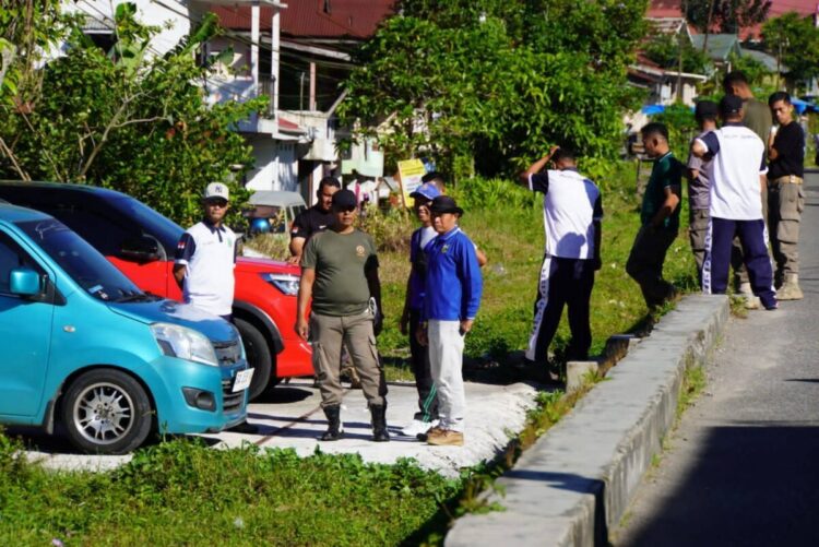 Pemko Tertibkan Bangunan Liar Sepanjang Rel Kereta Api 1 Pemko Tertibkan Bangunan Liar Sepanjang Rel Kereta Api