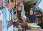 Petugas Lakukan Pemungutan Retribusi Kebersihan Door to Door