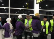 244 Jemaah Haji Asal Pasbar Kembali ke Tanah Air, Pj Sekda Doddy San Ismail Sambut Kedatangan di BIM