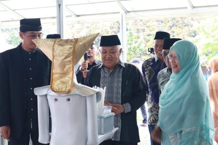 Prof Din Syamsuddin Kunjungi Diniyyah Puteri 1 KUNJUNGI DINIYYAH PUTERI— Ketum PP Muhammadiyah periode 2005-2015, Prof. Dr. Din Syamsuddin, kunjungi Perguruan Diniyyah Puteri, Selasa (17/6).
