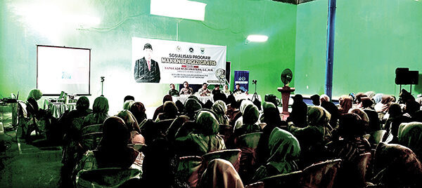Sosialisasi Program MBG, Anggota Komisi IX DPR RI Ajak Masyarakat Dukung Penuh Program Unggulan Presiden 1 SOSIASLISASI— Sosialisasi program Makan Bergizi Gratis (MBG) bersama anggota Komisi IX dari DPR RI, Ade Rezki Pratama di Kecamatan VII Koto Sungai Sariak, Kamis (12/6).
